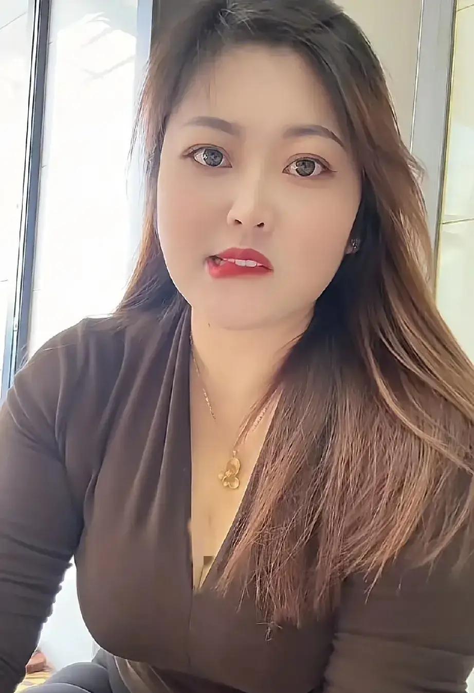 刷到一条帖子，85年出生，今年41，房贷车贷加一起每月一万二，工资到账先被银行划