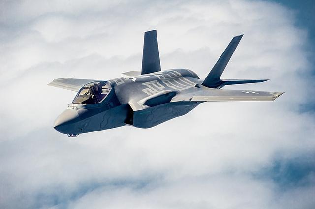 F-35绝密部件居然阴差阳错运到了香港！美媒称：眼下去向不明。看着像是一出中国