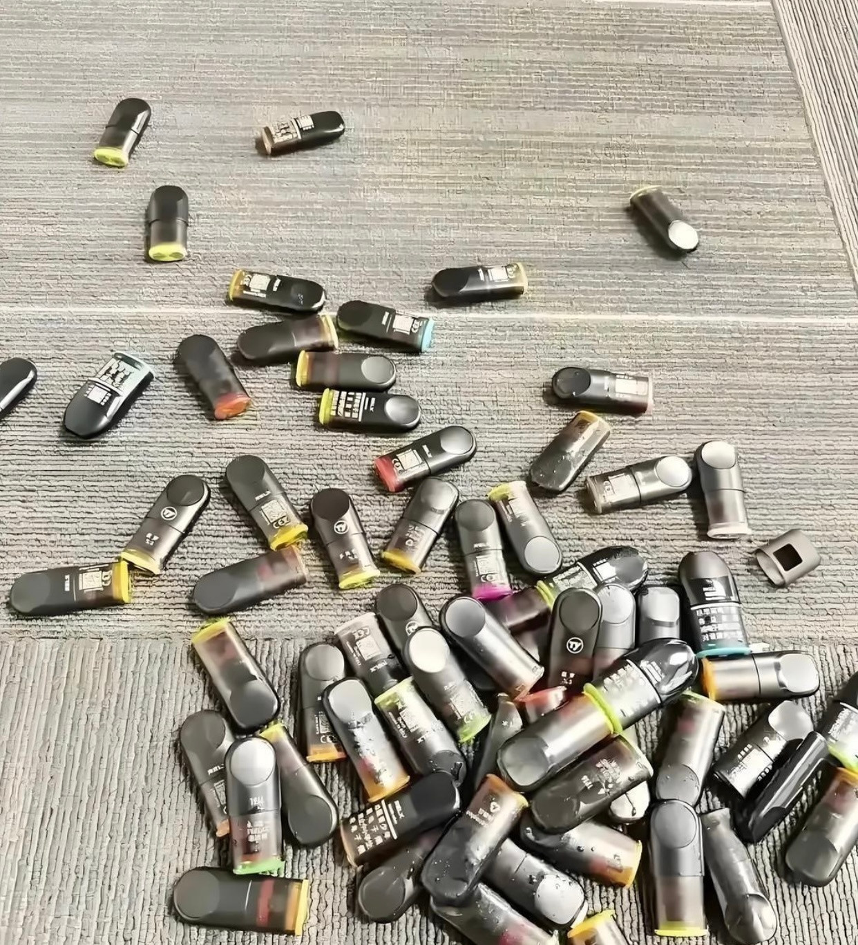 女儿房间发现的，要不要家法伺候？​​​