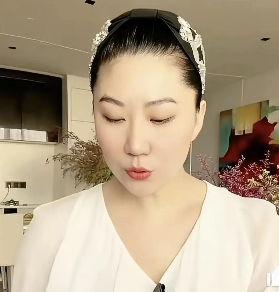 分手时拿了巨额分手费，还被资助去英国留学，谢贤那个小他40多岁的前女友Coco，