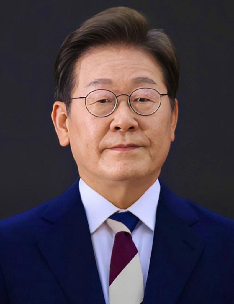 给李在明点赞！总统亲自打脸反华假新闻，打醒了多少装睡的政客5月21日下午