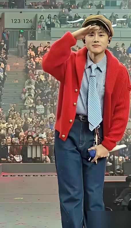 后台扇谢娜耳光？18年了，张杰前女友段曦拿着碎玻璃，才等到一个要道歉的机会。