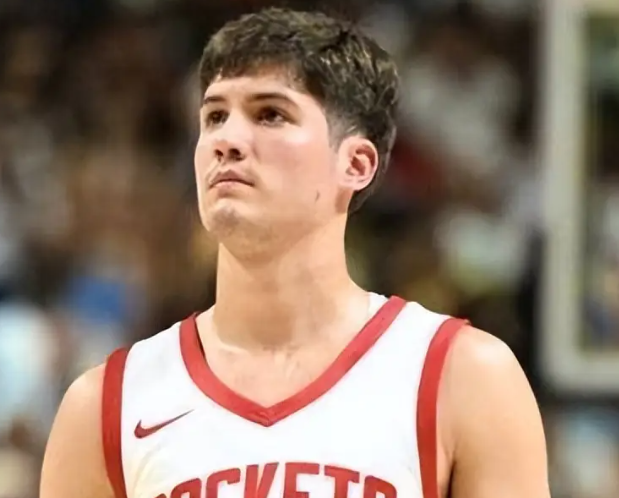 关于谢泼德定位和使用方法。首先说说谢泼德特点。矮个子白人后卫，精英级别投射，水