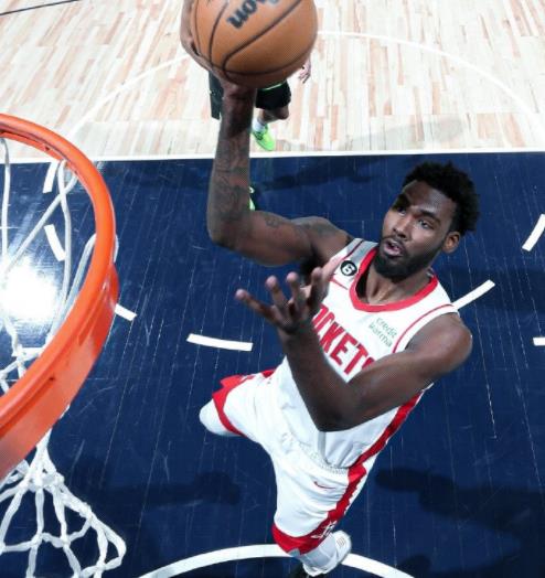 根据NBA记者凯西·史密斯分析，伊森并不是自由球员市场上比较受欢迎的存在，因为很