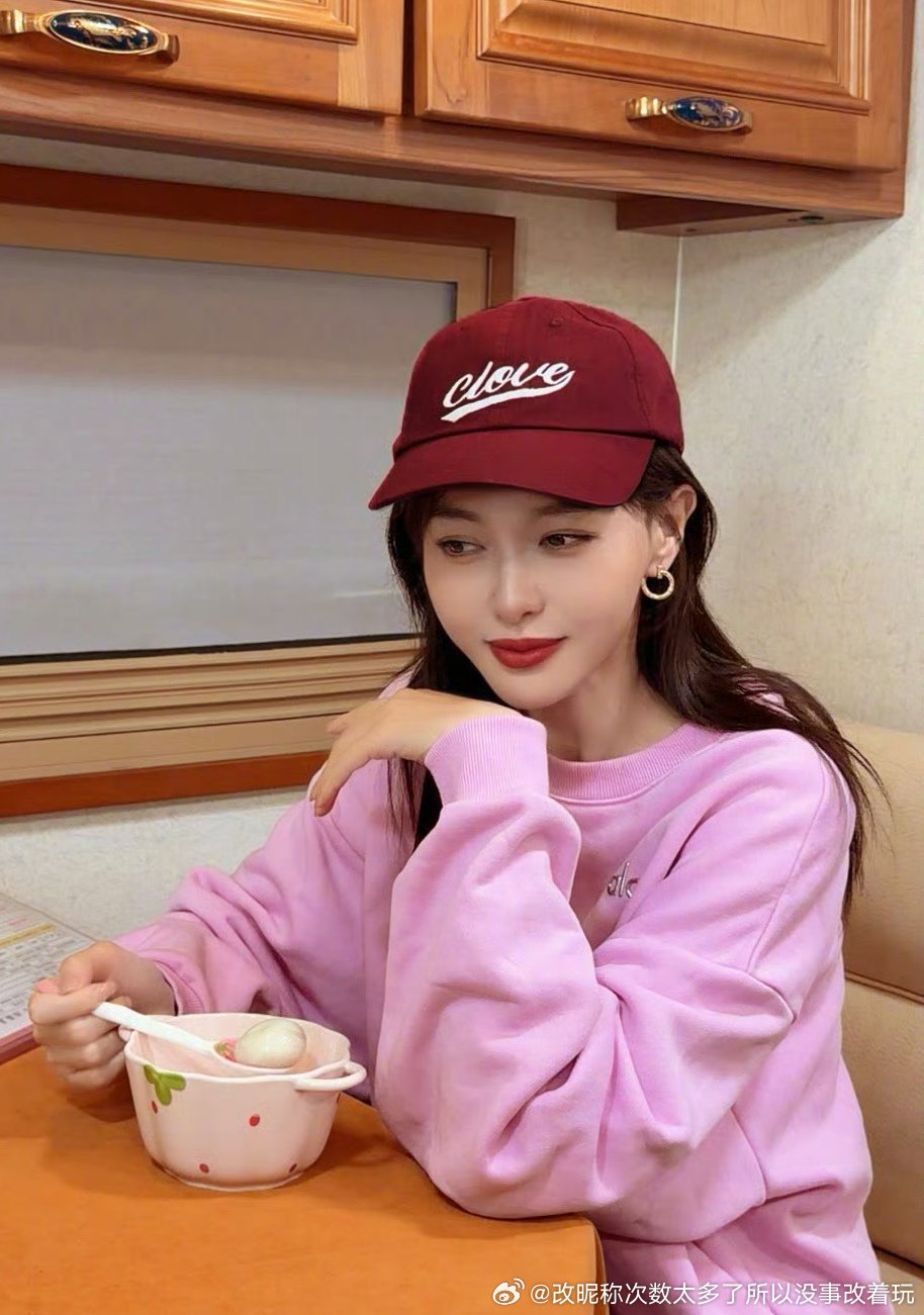 一股子中老年人过度修图P出来的图的味道