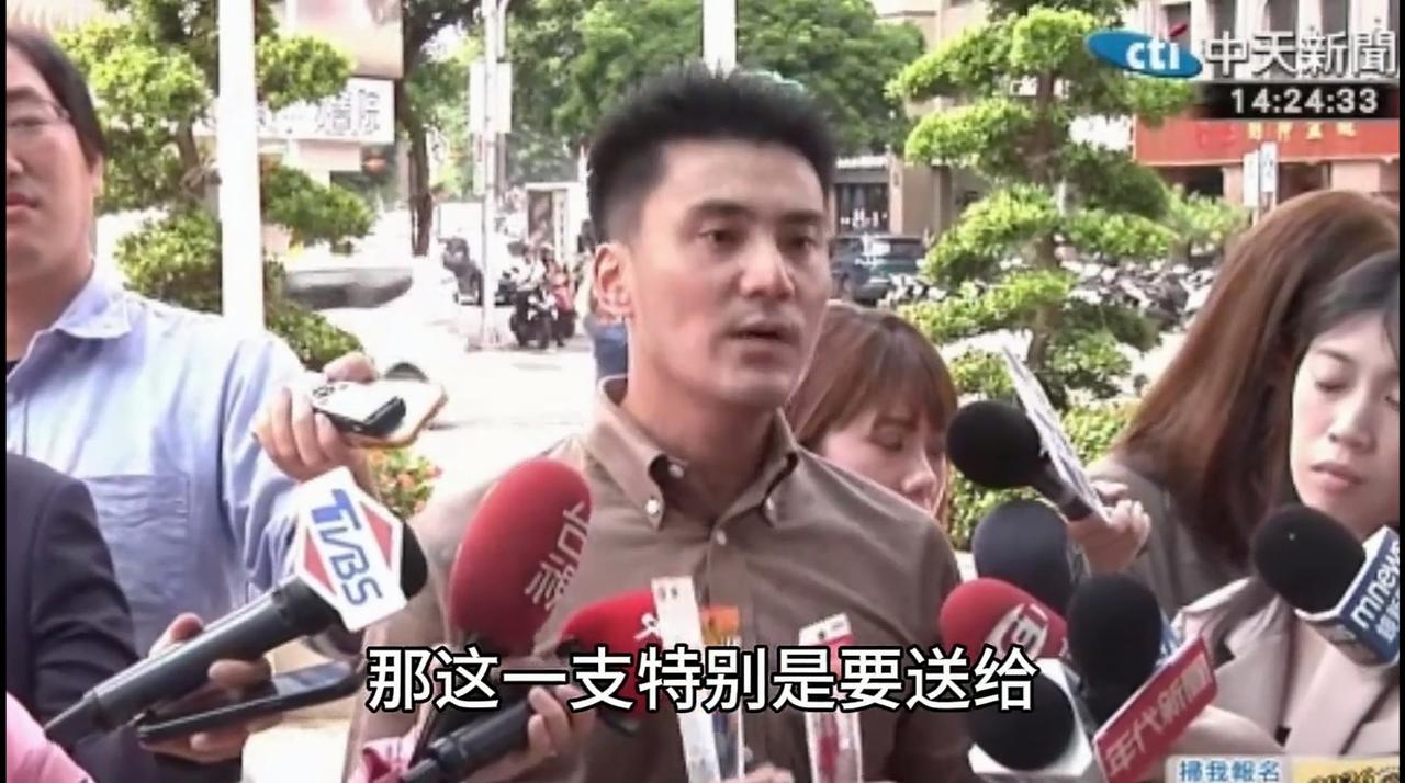 郑丽文与朱立伦彻底撕破了脸？8月26日，郑丽文党中央恢复被朱立伦党中央裁撤的黄