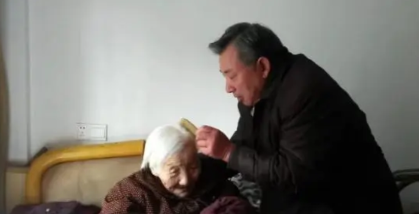 北京一男子独自照顾父母40余年，在父母离世后，大姐提议要把父亲1000多万的房子