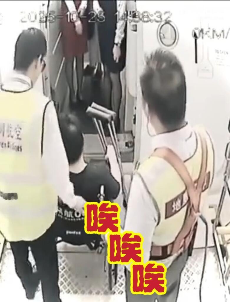 这事儿说白了就是深圳机场太憋屈了。昨天歌手一发帖吐槽登机车问题，机场立马道歉认错