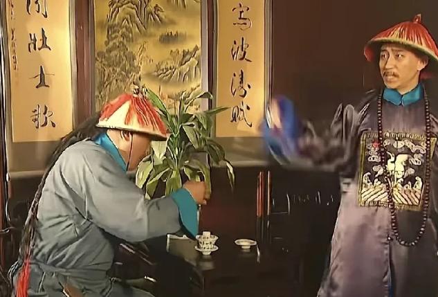 在《雍正王朝》中，我发现一个细节，别人见图里琛的时候，都是战战兢兢，把图里琛奉为