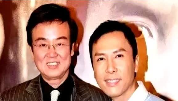 2007年，黄百鸣筹拍《叶问》时，邀请李连杰出演，没想到李连杰开价1亿，还说是友