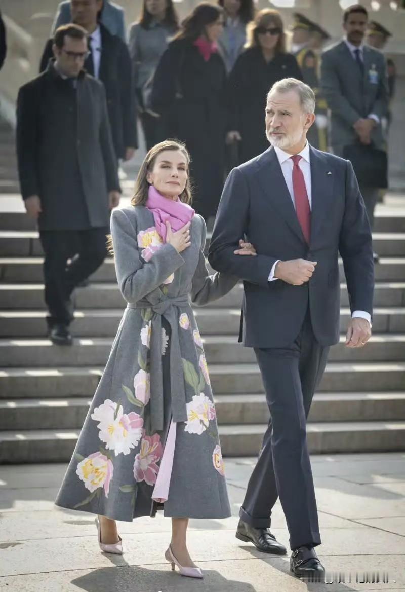 分享9张图片！来自西班牙🇪🇸的客人，在北京天安门广场！拍的还可以吧？