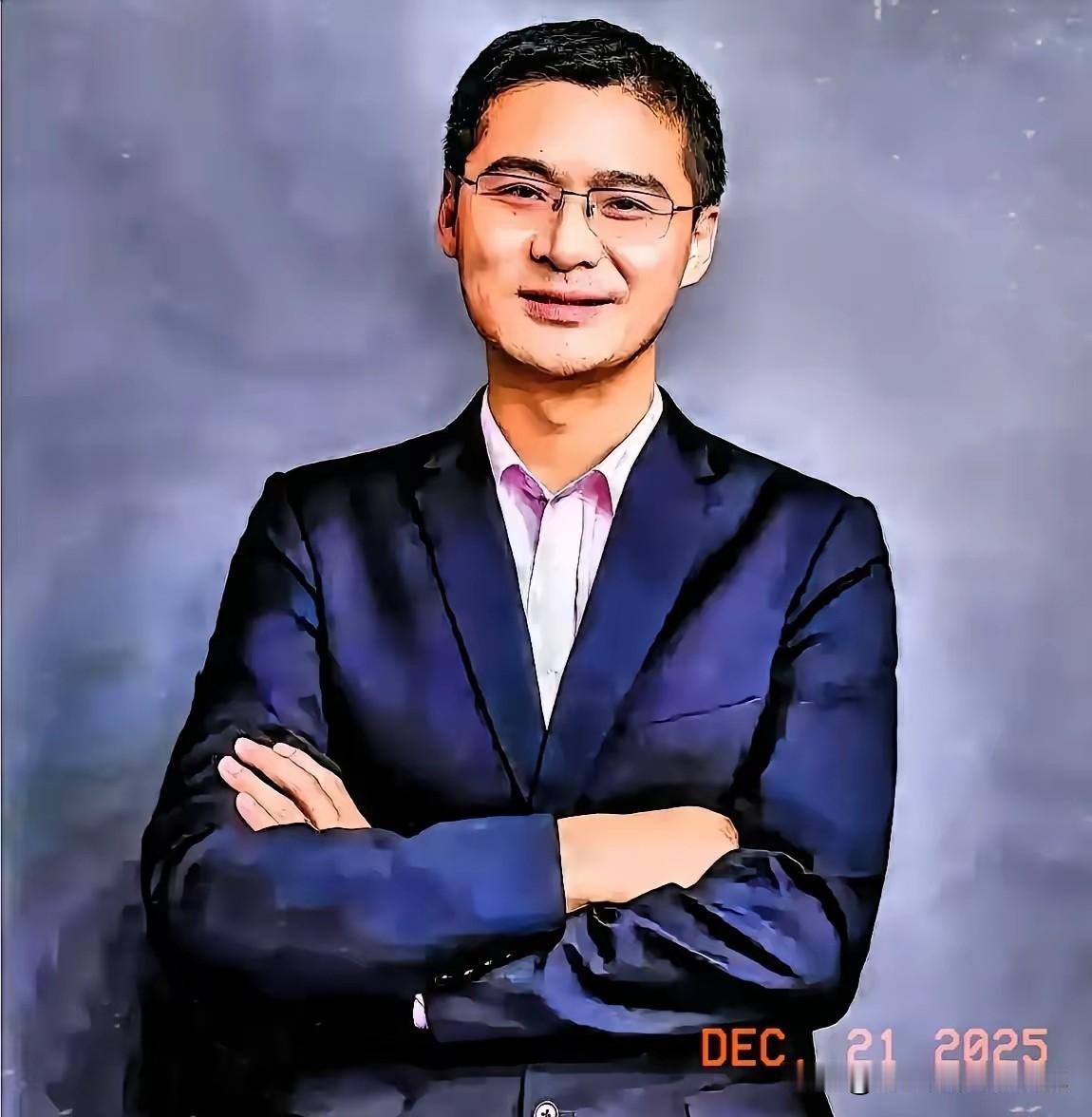 说真的以前我是真拿罗翔当个宝。那会儿觉得“法外狂徒张三”简直是神来之笔，又幽