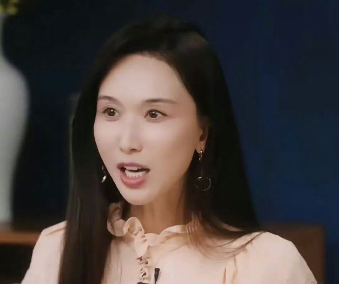 林志玲怎么感觉变样了，和记忆里差别好大。​