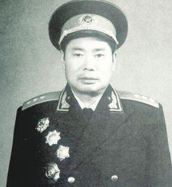 1938年夏，一封推荐电报从前线发到延安。签名的人里，有八路军总司令朱德，有