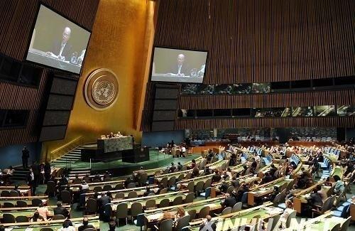 日本和美国签了个声明，不承认中国在南海的岛礁地位。没过几天，中国也说日本那个冲之