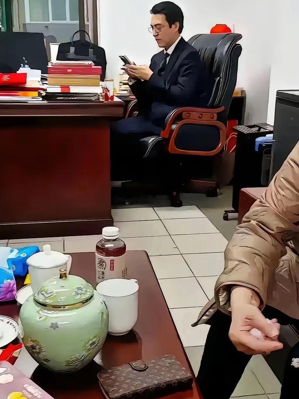 体制内真有人这么穿吗
