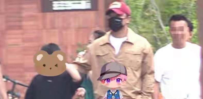 9月4日，媒体拍到佟丽娅和陈思诚两人带着儿子朵朵一起吃饭，两人离婚后难得同框，佟