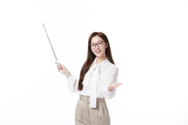 我们学校又有一个老师准备辞职了，只能说00后真的是很洒脱，想辞职就辞职。他们根本