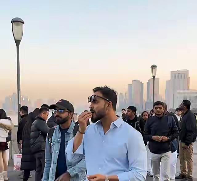 “大婶，咱家那套豪宅，放到中国，可能连个像样点的高档厕所都买不起。”说这话的