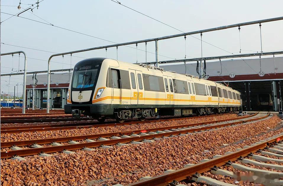 【自1月4日起，郑州地铁地铁将调整部分线路行车间隔】从郑州地铁获悉，自2026年