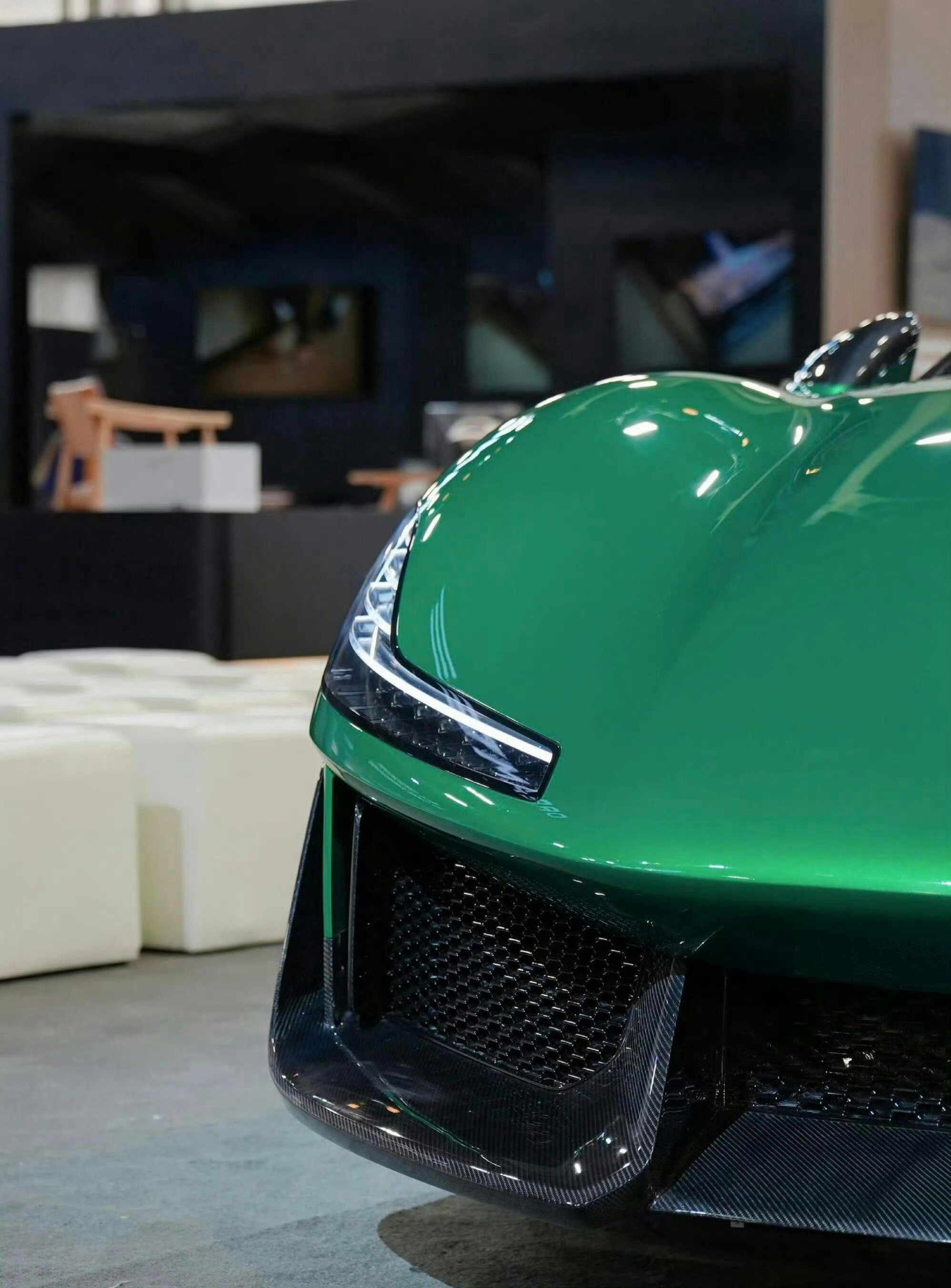 追觅真把车搞出来了！首款新能源超跑实车亮相2026CES展会。对标布加迪，计划