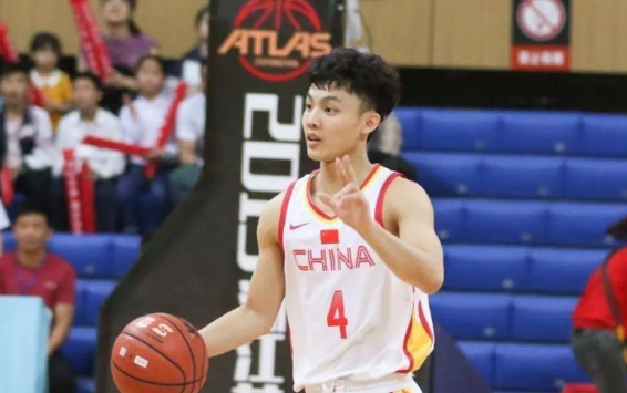 徐杰太难了！据CBA媒体人透露：徐杰与张宁无缘中国男篮12人大名单，高诗岩与李