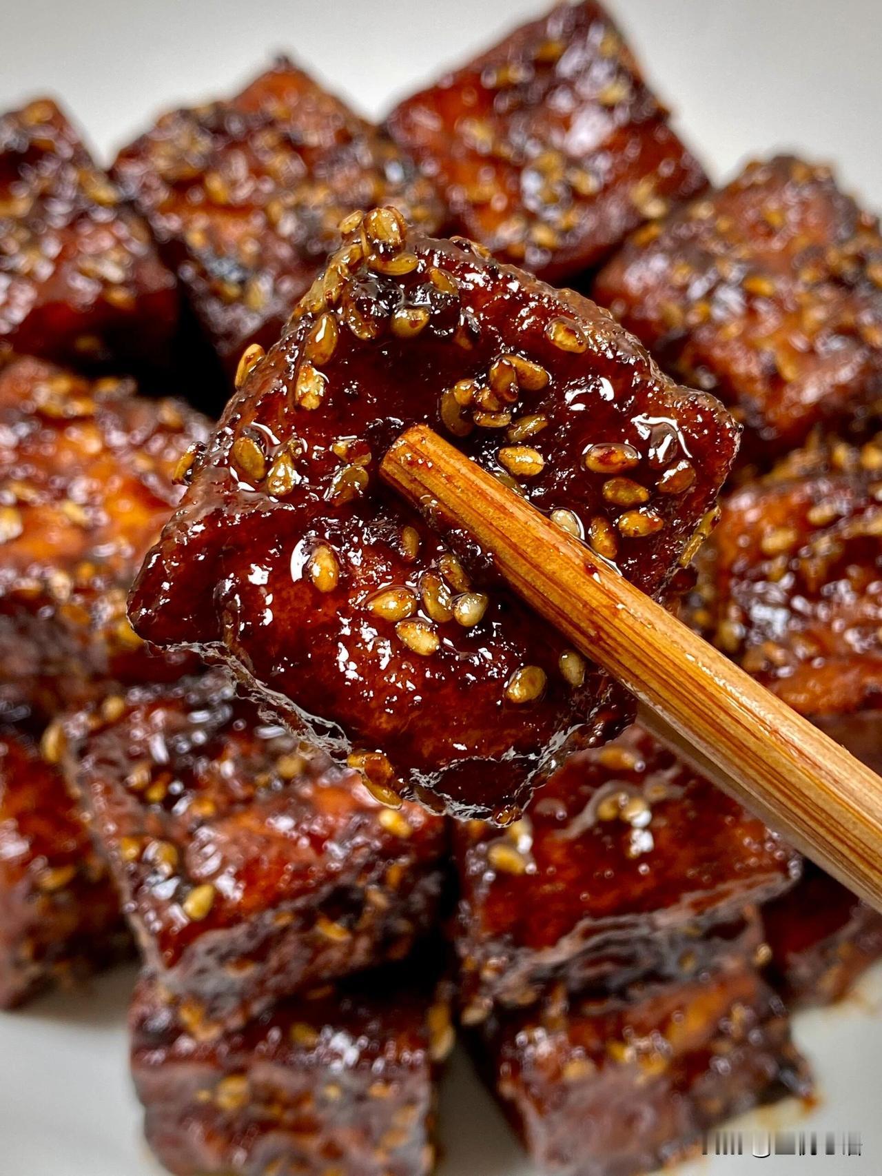 答应我！一定要试试这道照烧豆腐！外酥里嫩也太绝了吧！裹满咸甜酱汁，一口