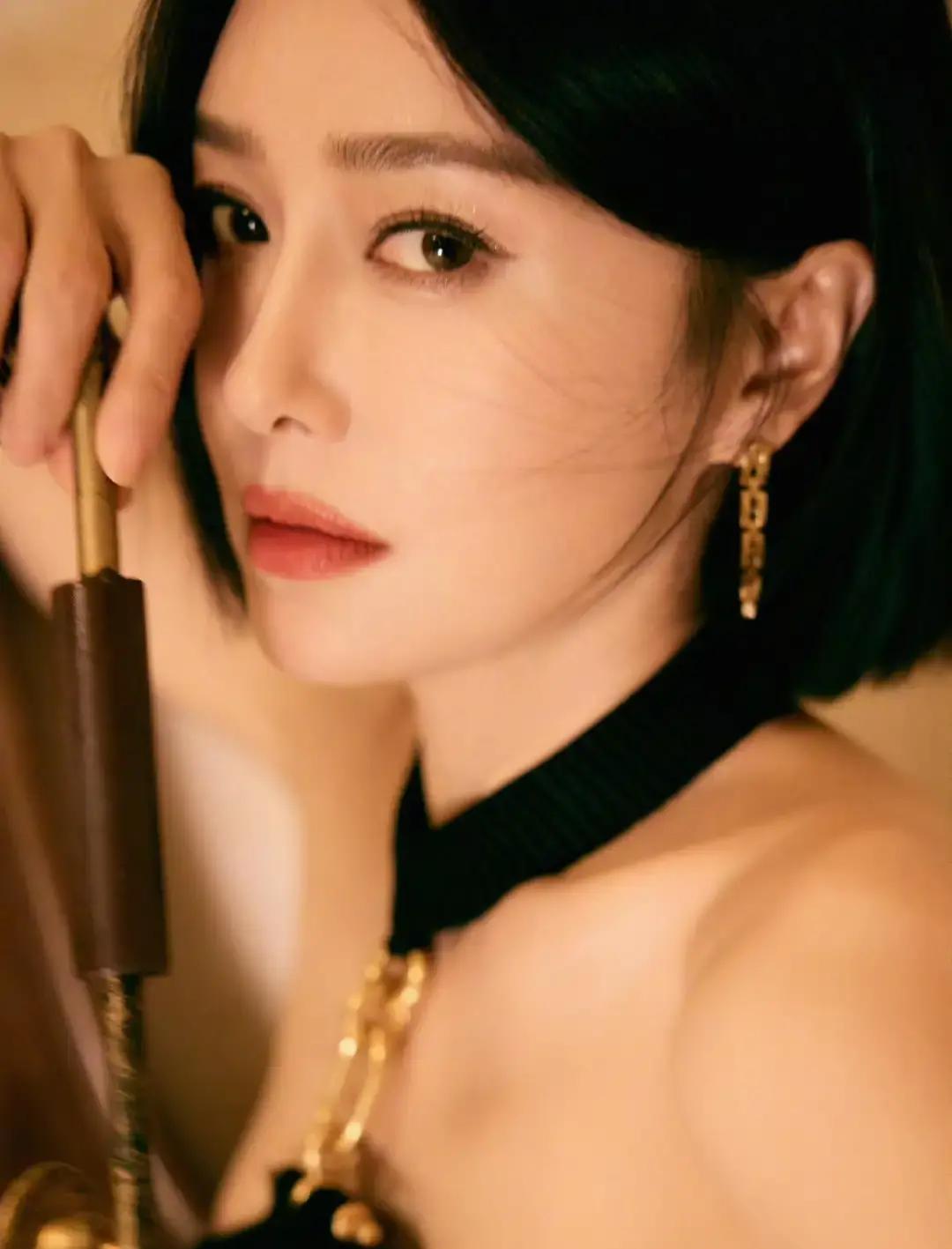 秦岚自曝不洗脚，这事儿炸了！我圈内人告诉你，这根本不是什么女明星的邋遢八卦，而