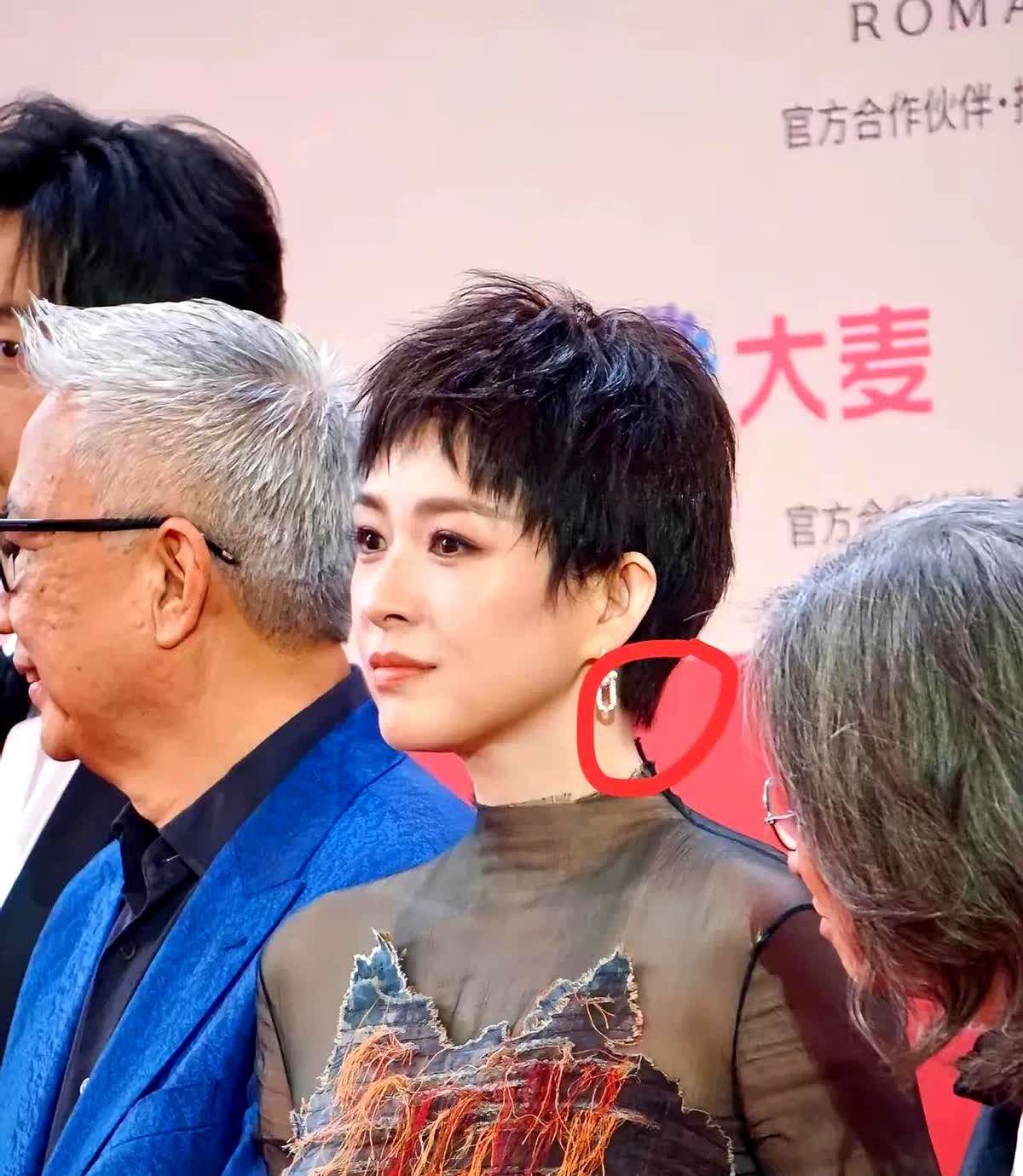 我闺蜜亲眼见过章子怡，她说了一个大实话。说章子怡根本不是电视上看到的那样！