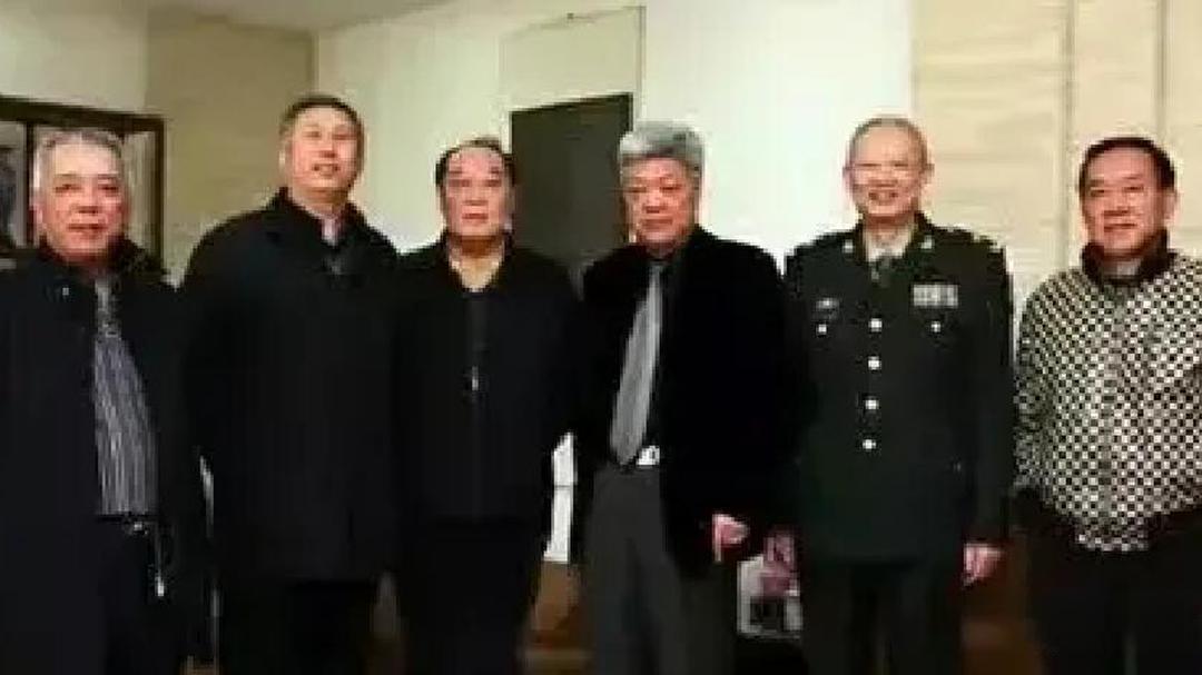 1967年10月的南京，秋风已经裹上了凉意。梧桐树叶在金陵的街道上卷起阵阵黄尘，