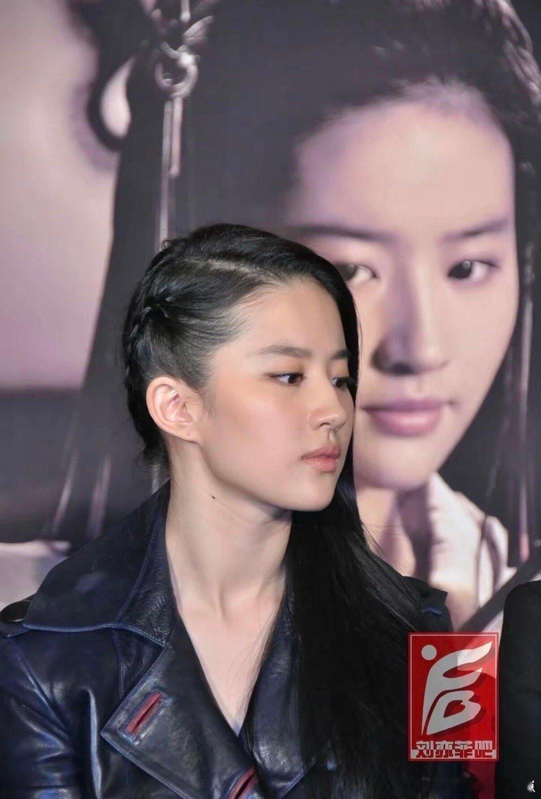 刘亦菲这款造型太惊喜了！从未见过的全新风格，突破以往超吸睛～