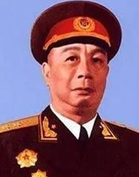抗战中，陈士榘欲智取赣榆，让战士化装进城，门口的伪军忽然盘问：“你们是哪个村的？