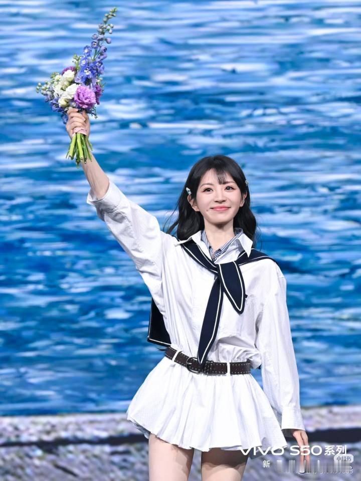 大家发现没有田曦薇的风格在内娱是独一份的甜美但同时又很有力量和野性她的这个