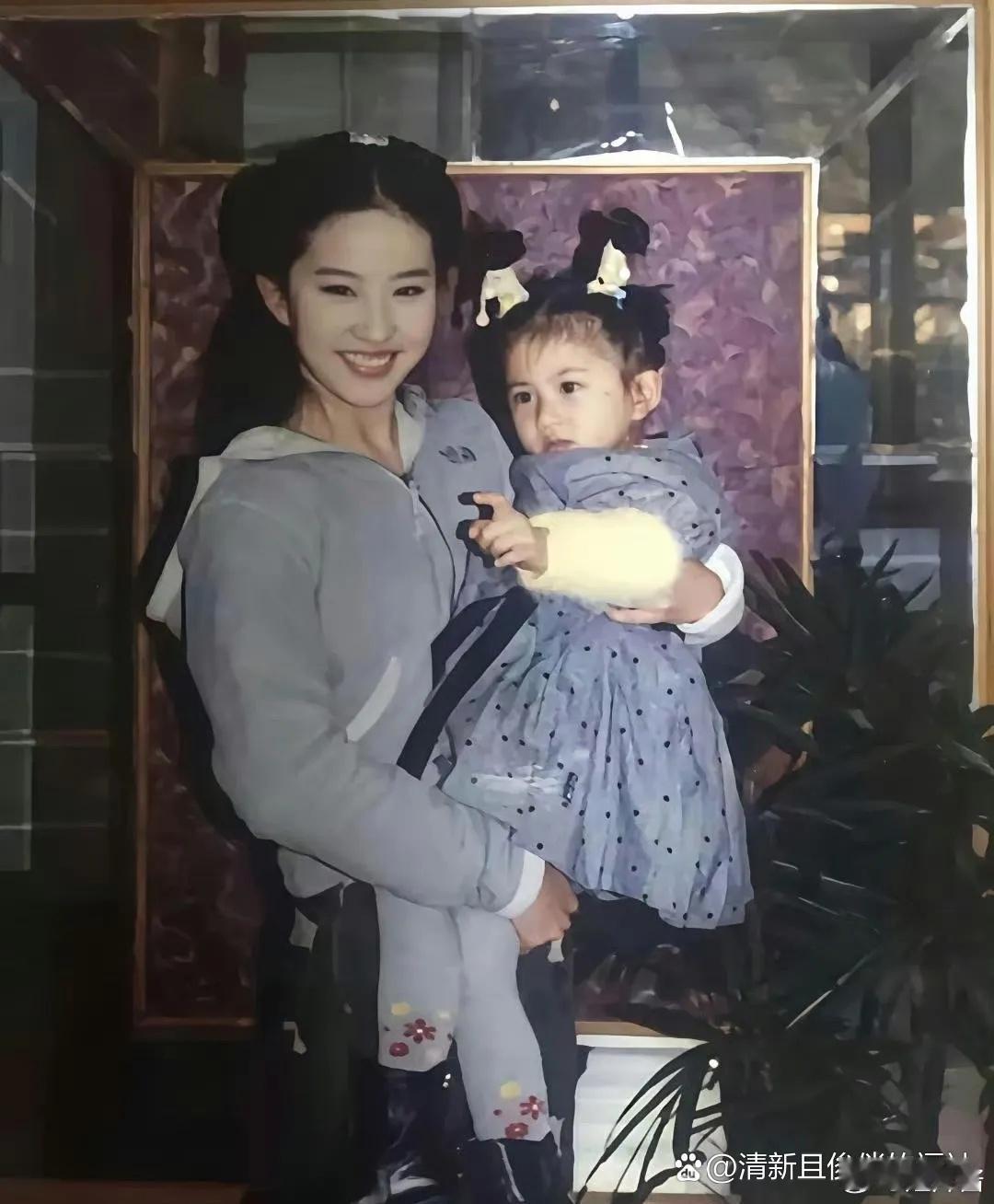 刘亦菲小时候的神颜更绝！