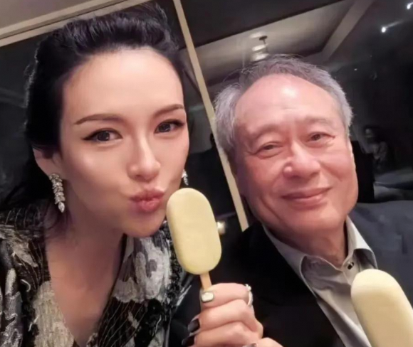 《卧虎藏龙》25周年放映会：章子怡与李安同框尽显影坛地位