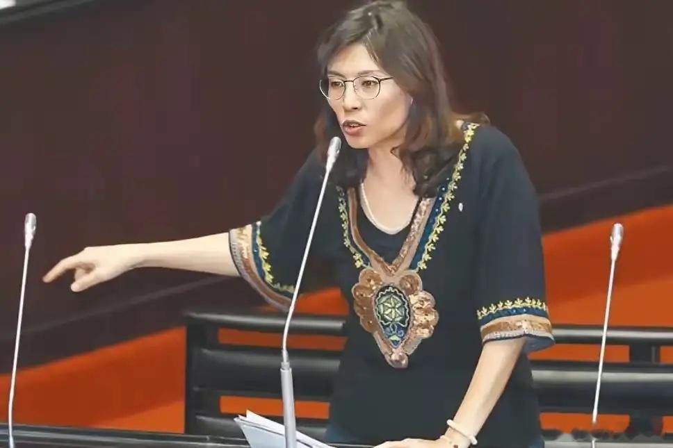 一趟美国之行，彻底看清美式处事的现实模样，说白了，这就是一场自找的尴尬。一群人，