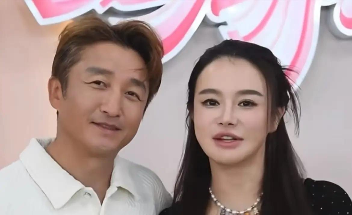 冉莹颖可以学刘涛的路线。明星夫妻欠钱或者经济危机不是事，被市场接纳了很快就能回来