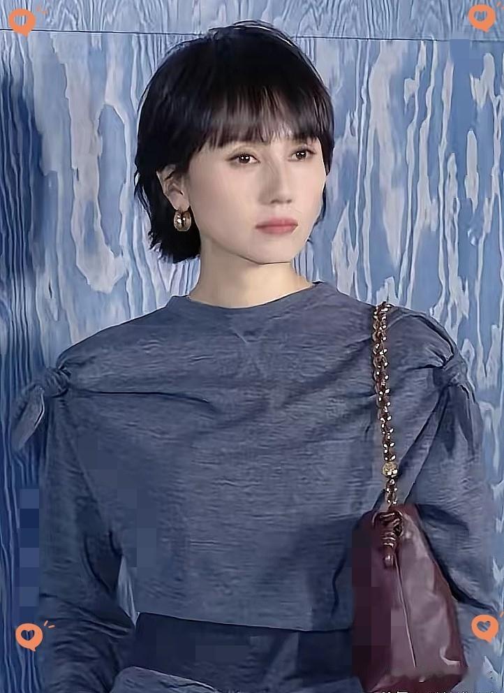 我宣布，袁泉，大概率是内娱这么多女明星里，出现在公共场合穿的最得体的演员，没