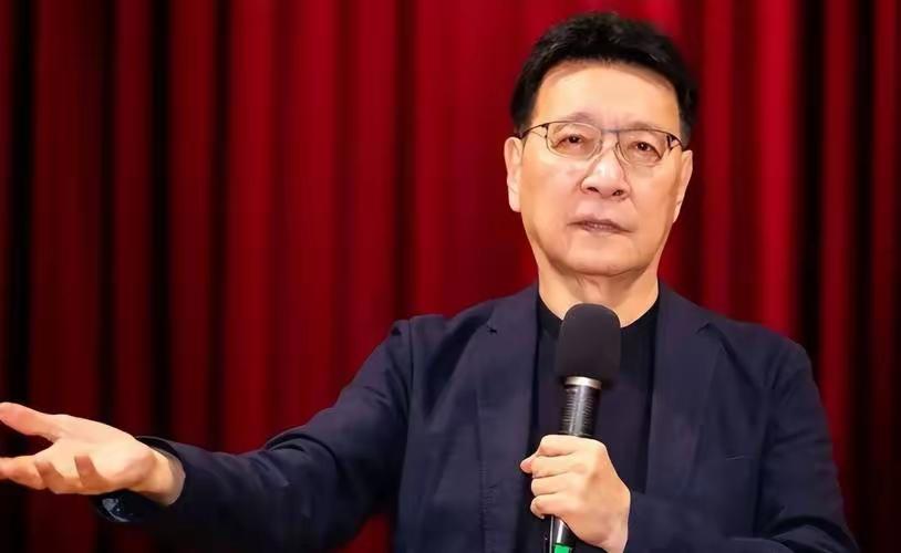 赵少康太幼稚了！赵少康在昨天的节目中问黄征辉，大陆军演结束了，为什么还有那么多的