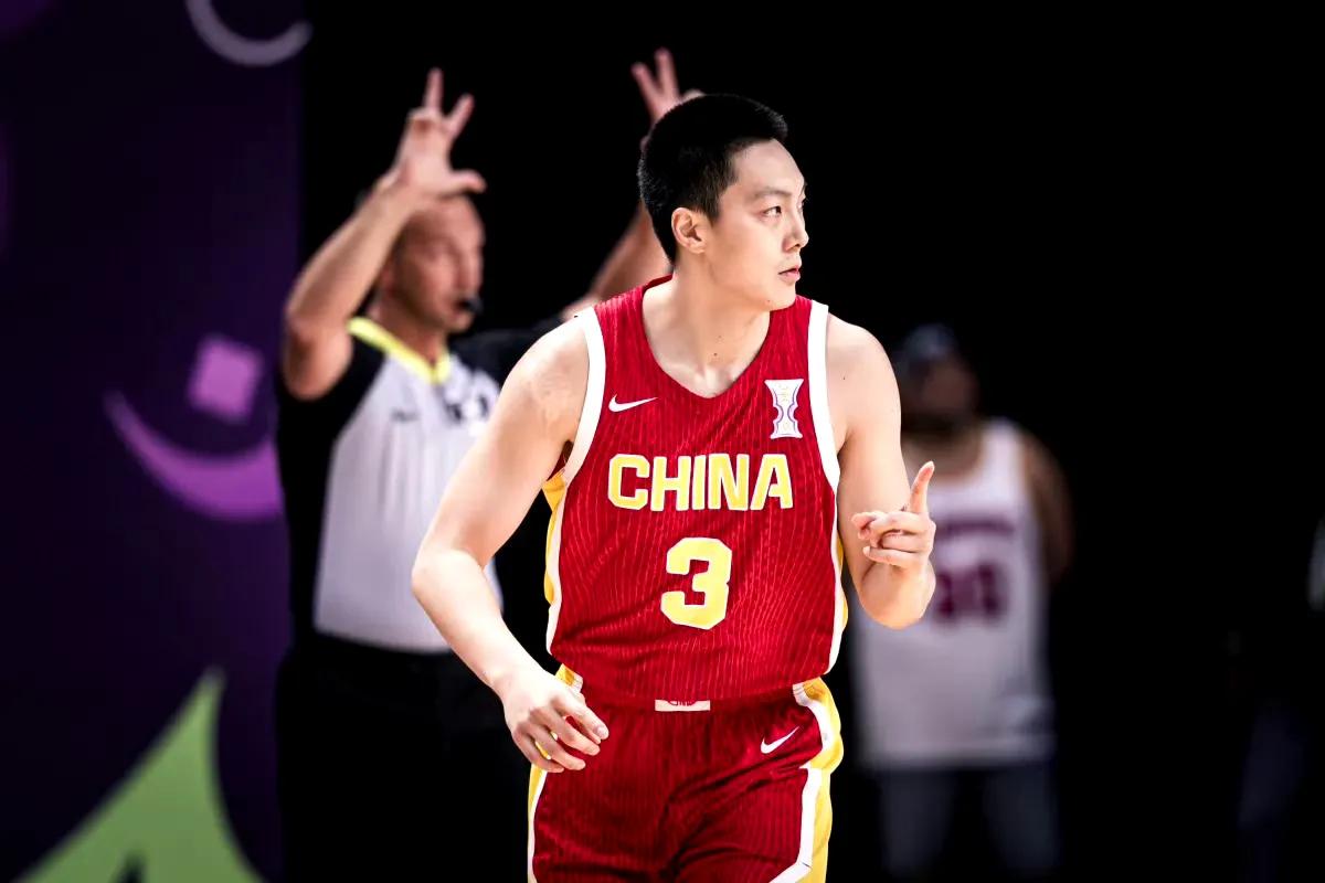 有人问胡明轩没投进绝杀球大家为什么不骂他，张镇麟没投进绝杀球被骂惨了？这才是主要