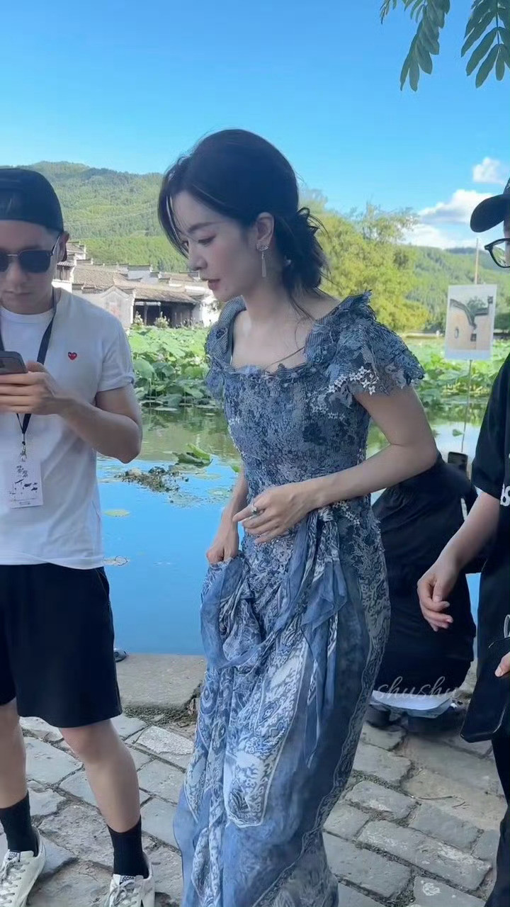 李晟女人不能这么坐吗从小就被教育女生要坐有坐相不能把腿叉开看到这个词条点进来