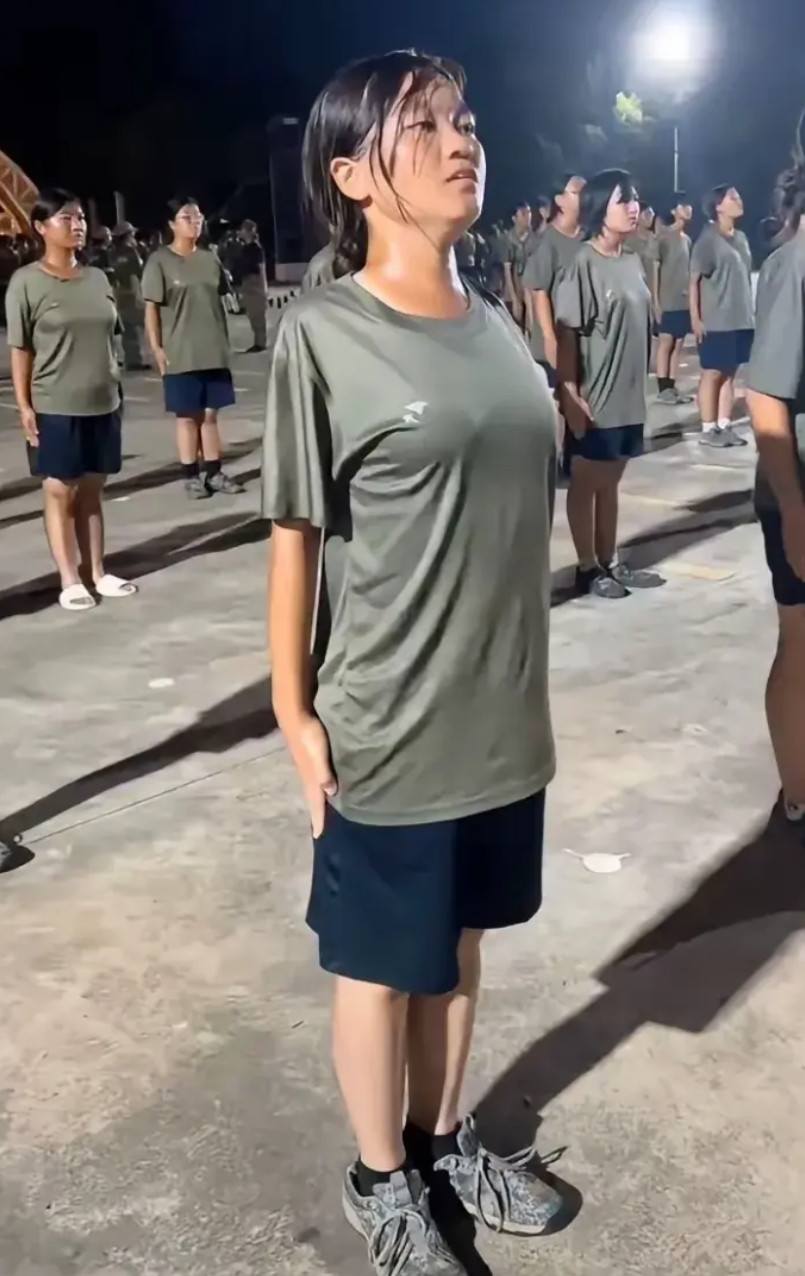 这站姿够标准吧？
