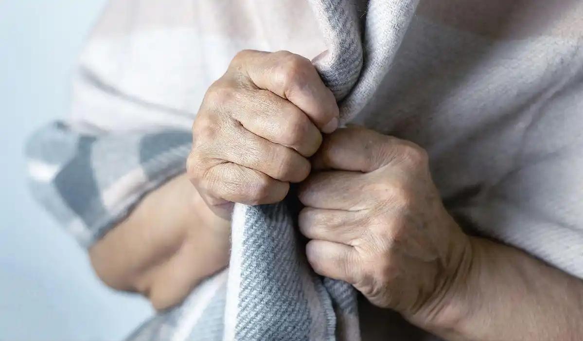 气温零下！医生提醒：高血压患者需谨慎避开这几项活动，才能平安，早知道早改变一