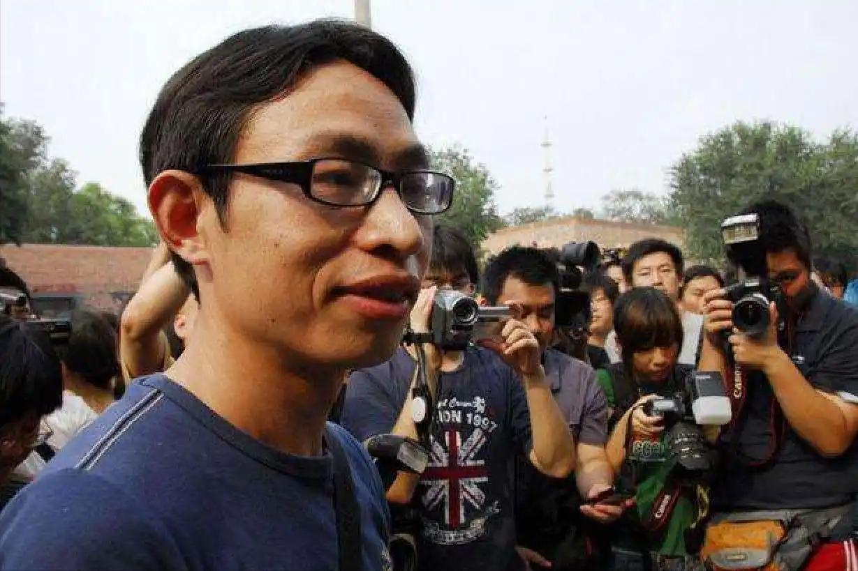 🌞“善恶终有报！”2008年汶川地震，范美忠正在讲台讲课，竟丢下满屋学生夺