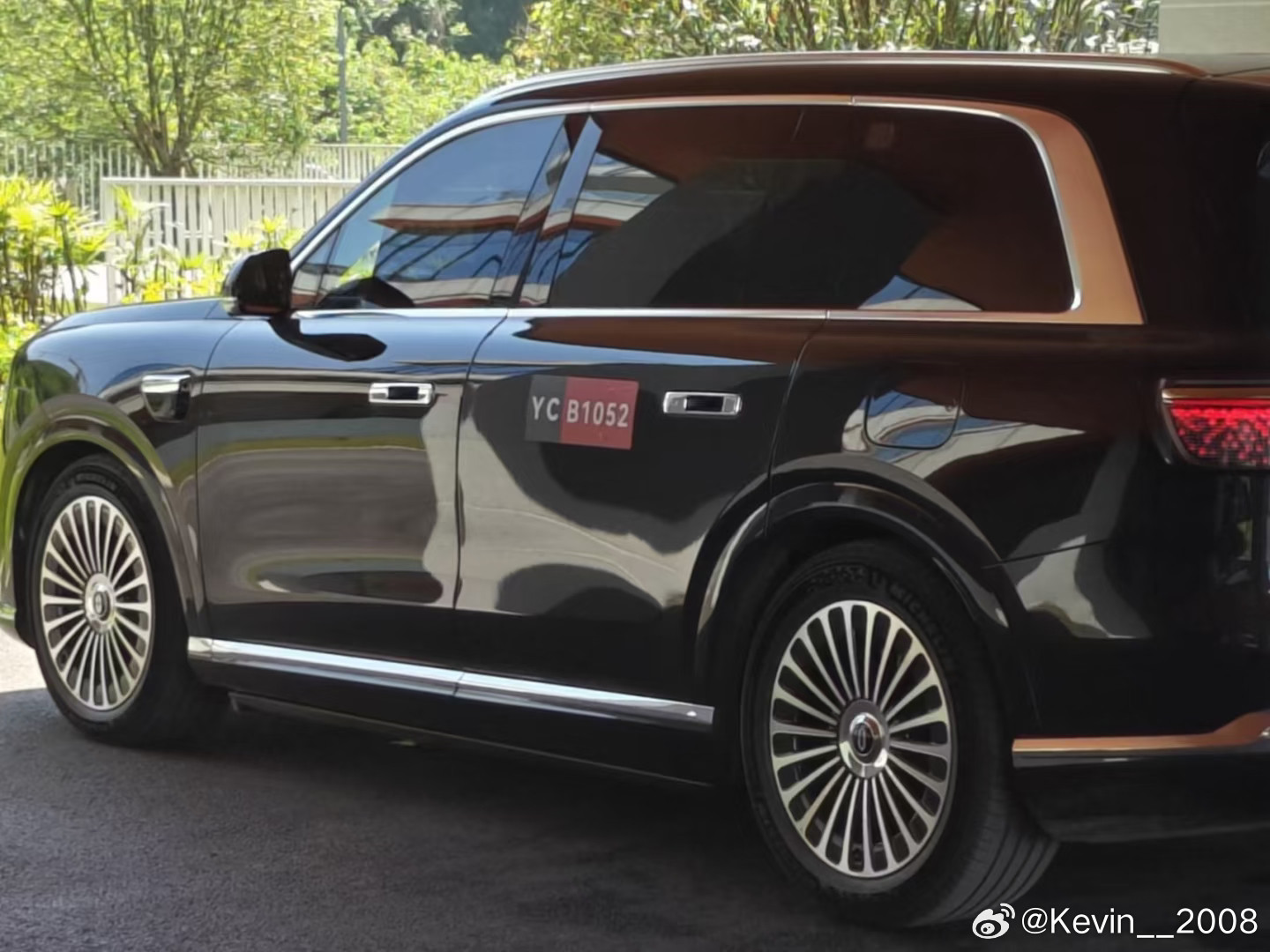 疑似华为新款问界M9曝光，这个外观帅不帅？