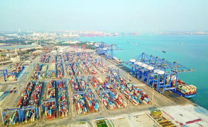 新加坡万万没想到，中国会在海南洋浦港给它来这么一记“釜底抽薪”。洋浦港现在能靠泊