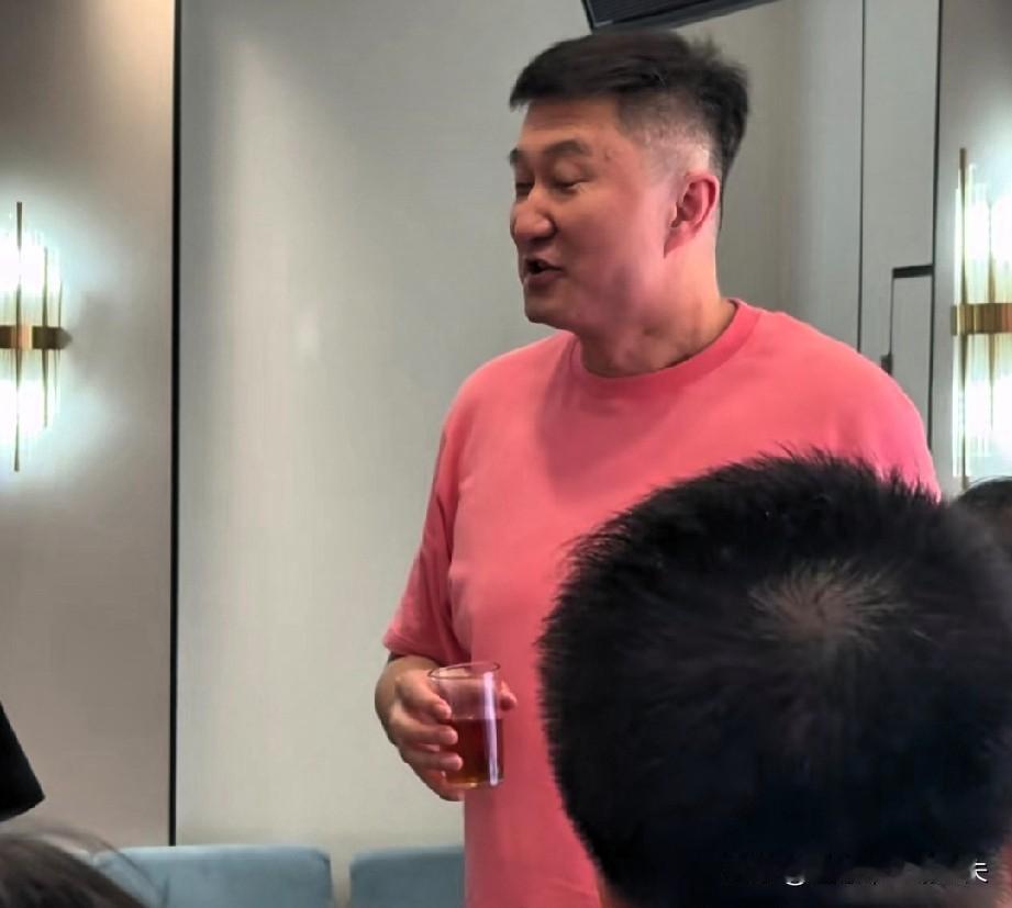 广东宏远虽然被淘汰，球队下赛季却迎来四大利好，依旧能冲四强。一、奎因和萨姆纳下
