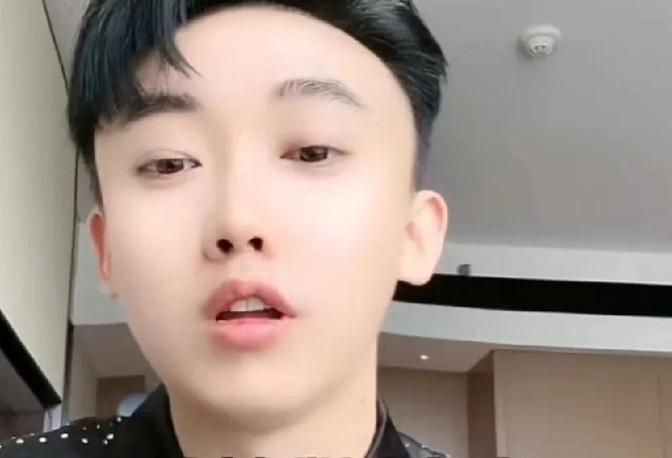 最近，可乐在直播里提到他和刘二狗的关系，说得很实在。他说以后跟刘二狗在网上互