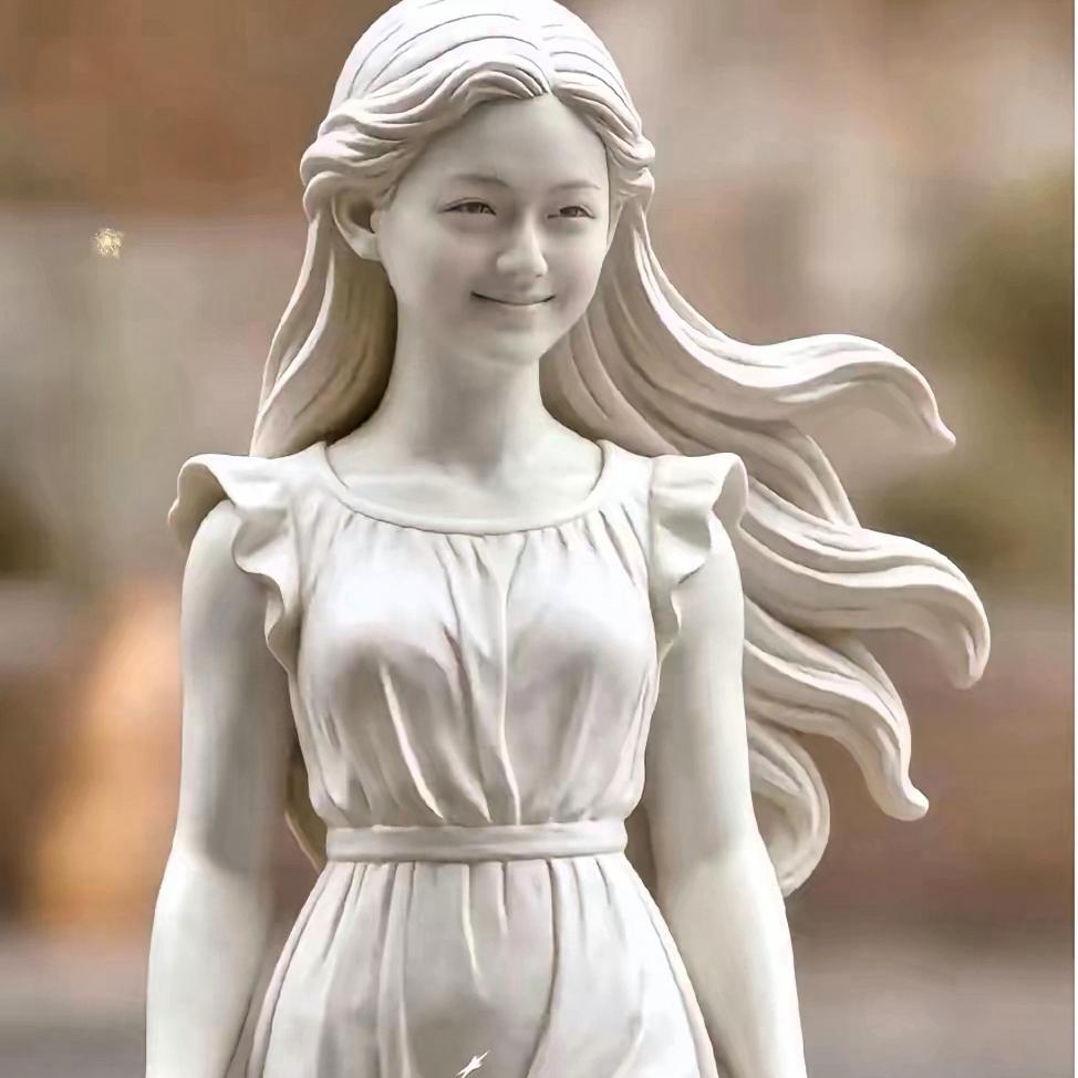 瞧瞧那尊雕像旁所谓的“纪念词”，我真是忍不住直翻白眼！本意是纪念一位独立女性，可