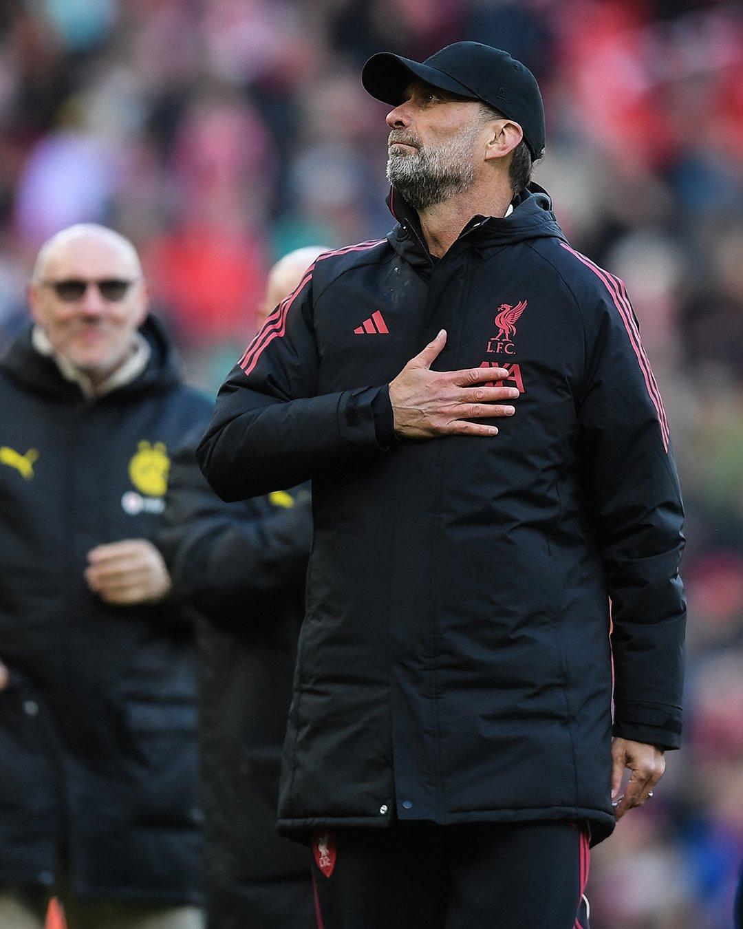 【渣叔回家】重返安菲尔德爆参加传奇慈善赛的克洛普：“昨天我站在球场里，看着空荡荡